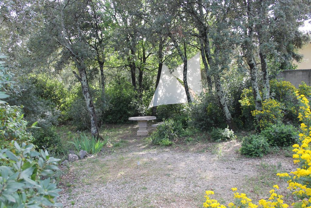 Вілла A L'Est D'Uzes Saint-Siffret Екстер'єр фото